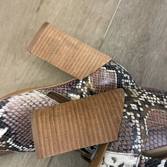 NEW! Vince Camuto Bronze Snake Print Fedrilla Open Toe Bootie - Size 7.5 - Picture 11 of 11